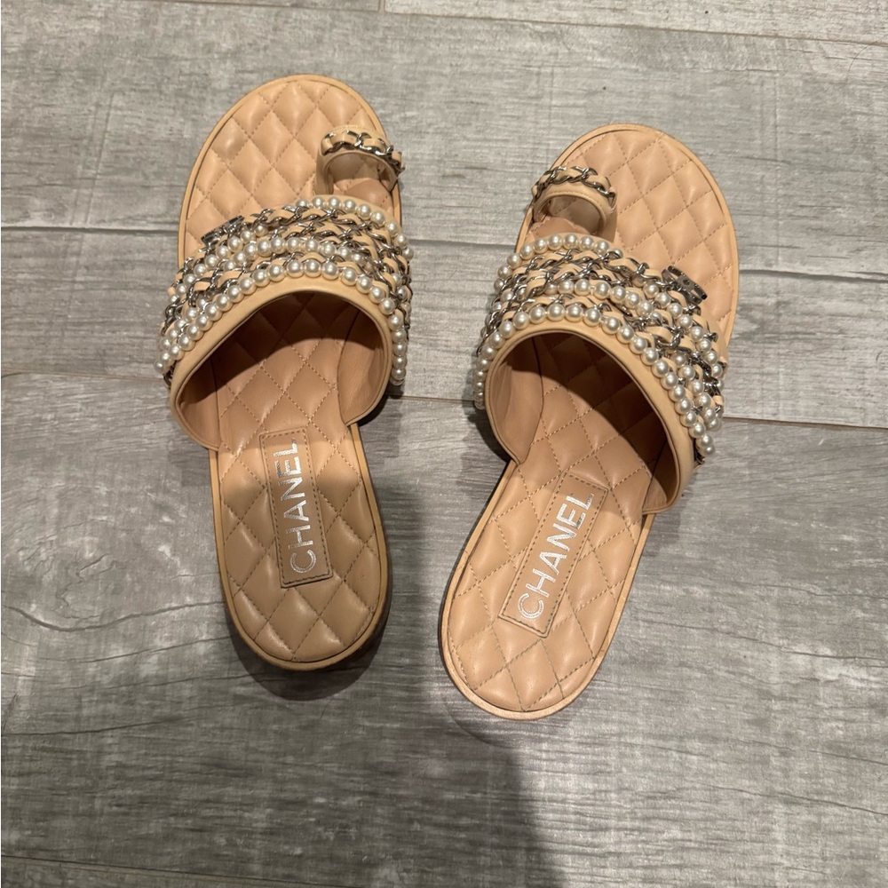 CHANEL Tan Quilted Sandals with Chain and Pearl Accents - Picture 2 of 5
